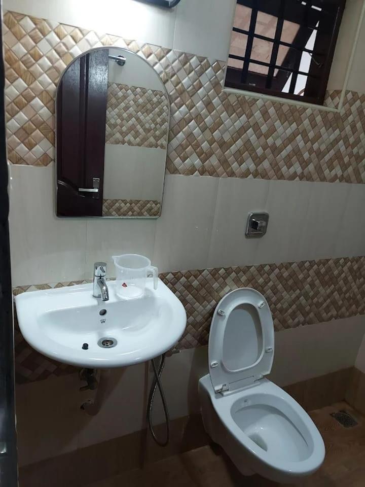 Masterkey Deluxe Rooms Kochi Eksteriør billede